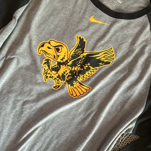 Iowa Hawkeye Nike Tee. Gray raglan t-shirt XL - Picture 3 of 5